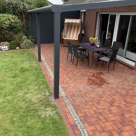 In Mit Garten, Terrasse Und Grill